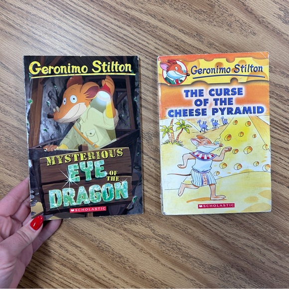 Scholastic Geronimo and TheaStilton Chapter Books - Picture 10 of 13